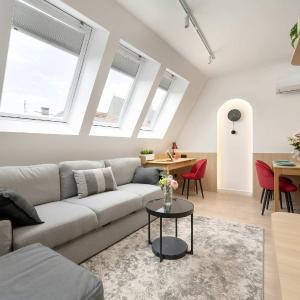 Climatic Apartment in the Centre of Wrocław Near the Market Square by Noclegi Renters