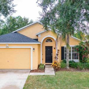 5 bedroom, 7 bed , 3 bathroom Midterm Rental Home with Pool and Game room, near Disney