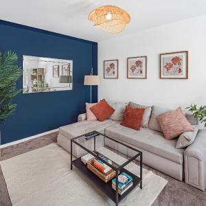 Chic Riverside Retreat Salford 4bd free parking