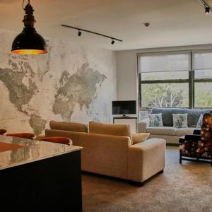 Modern City Loft, 2BR Split, 2 Levels & Parking