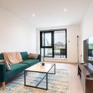 Modern 2 Bedroom Apartment with Balcony in Leeds