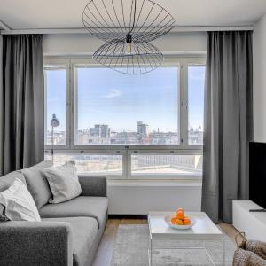 Modern and Stylish 1BR with Balcony and City View