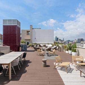 Modern Oasis 1br With Rooftop Pools & Parking