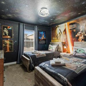 Chic 4BR Home with Mickey & Star Wars Rooms