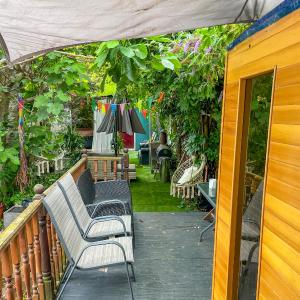 Woodstock Guesthouse with Garden, extra fee Sauna and Hot Tub