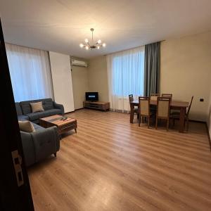 Center Suite