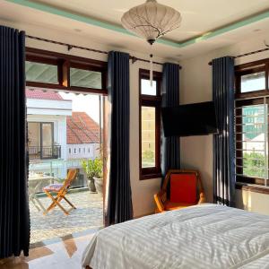 Breezy and spacious room in the central of Old Town
