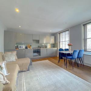 Pass the Keys Central 2 Bed 2 Bath Duplex