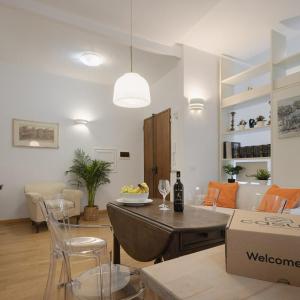 Ponte Vecchio Central Vintage Apartment