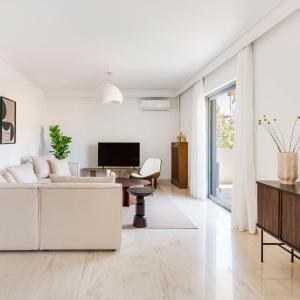 Suburban 3BR Apartment in Marousi