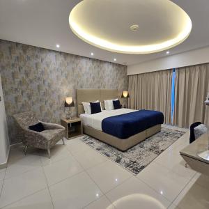 Quill Residence at Paramount Towers 3 BR Creek View