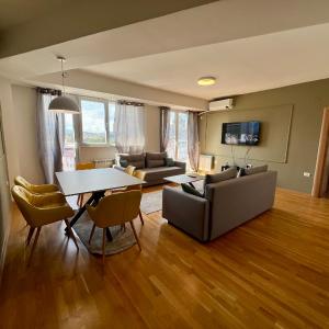 LUSH Central Penthouses - Eluxory Apts