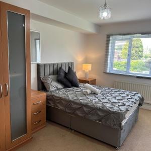 Cozy & Charming Apartment in MCR
