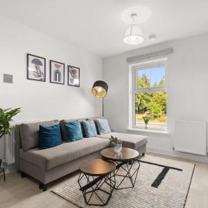 Modern 2-Bed House 10-min to Leeds City Centre