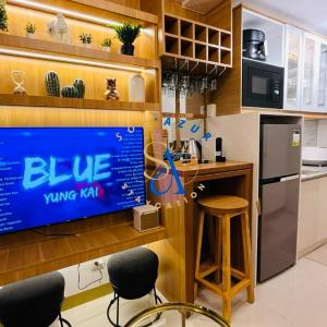 SolAzur Staycation SMDC South Residences Las Piñas with 100MBPS Wifi &NETFLIX &BAR STATION &CITY LIGHTS VIEW