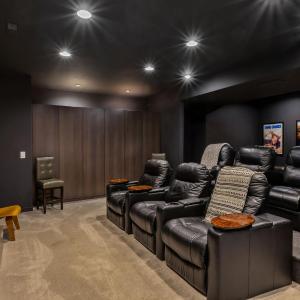 Luxuary Tremont Home - Movie Room, Pet & Baby Friendly