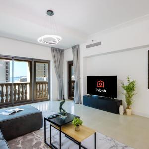 1BR in Palm Jumeirah, Walk to the Beach and Mall