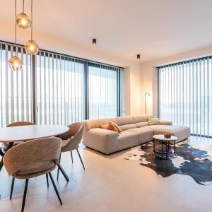 New apartment with stunning views, pool and fitness