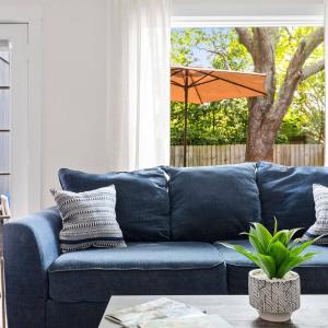 Renovated 3BR -Sleeps 8 - Grill, Beach, Dining, Downtown Fun