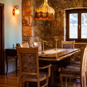 Villa Jana Rustic wood&stone cabin 11,9km from Skopje center!