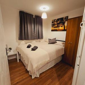 4 BR Sleeps 11 Walk to Etihad