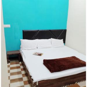 HOTEL Priyanshi !Palace Near Shri Mahakaleshwar Jyotirlinga Temple - Fully Air Conditioned Rooms With Wi-fi - Free Parking Available