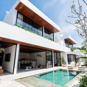 The Ultimate Villa - 8BR in Canggu