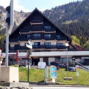 SUPERBE APPARTEMENT T2 3 ETOILES 40m2 PIED DES PISTES VUE SUR LE LAC