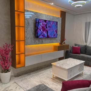 Cozy 2BR 7-min airport , tangier with AC Wi-fi , parking lot 24h Garde play-S 4 fifa 2026 GTA 5