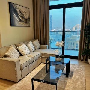 Modern & Bright 1BR Suite