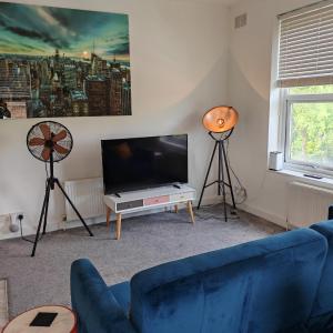 Garland Modern Park View Apartment, Hackney 4