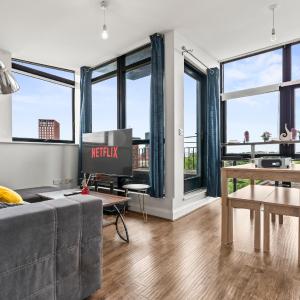Luxury City Centre 3 Bedroom 5Beds Apartment with Secured Parking