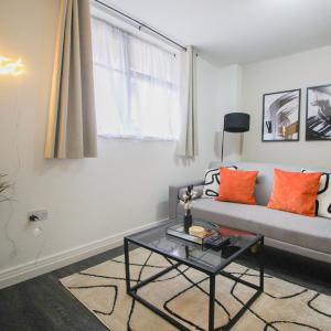 JQ Stylish Apartment - Next to City Centre - Perfect for Contractors, Tourist, Couples - 24-7 Secure Access & FAST WIFI