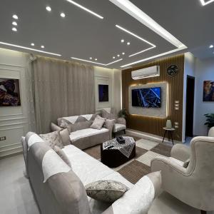 شقه 6 فندقيه التجمع الخامس 0306-888-0106