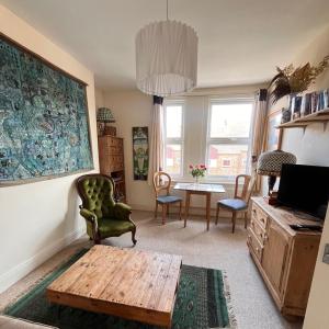 ApartmentSleeps2-Seaside Escape-WiFi-Parking