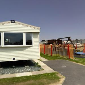 FamilyFriendly-8Berth-FreeParkingSpot-CloseToBeach