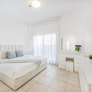 Luxury 2BR Haven with Expansive Terrace and Elegance