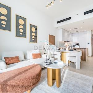 Newly Furnished Apartment near Circle Mall with Marina Views, Binghatti Onyx, JVC by Deluxe Holiday Homes