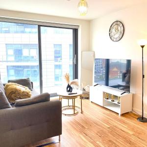 Luxe 2 Bed - Water View and Parking