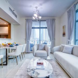 Modern 2BR in the heart of Downtown Dubai