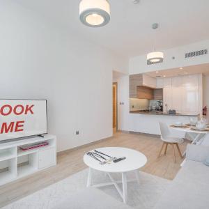 StayShort - Sleek 1 BR in Studio One Tower with Great Amenities