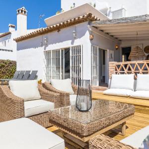 Townhouse with pool by Costarentals- Ref 199