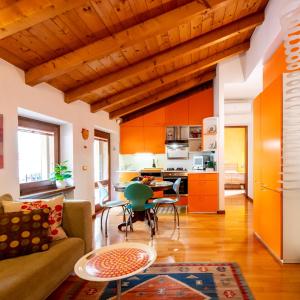 Elegant Colorful Apartment - Verona Apartments