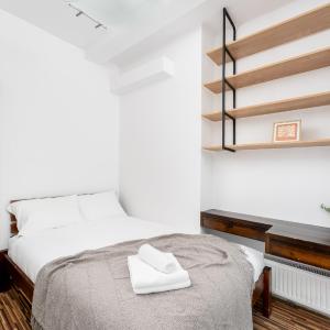 Komorowskiego Riverside Apartment by BookingHost