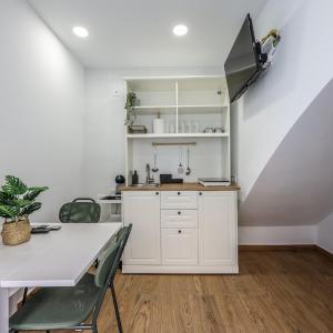 Simple and Quiet Stay Near Retiro- Ideal for Couples