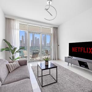 VayK - Stunning 2BR in Emaar Beachfront with Beach Access