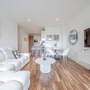 Battersea Reach Luxury Riverside Apartment