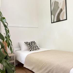 Urban Jungle Apartment 2 - Free Parking