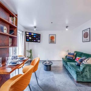 Stepney Green Gated Area with Parking & Garden