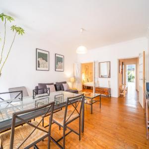 Spacious 2 bedroom Apt with large living room Lisbon